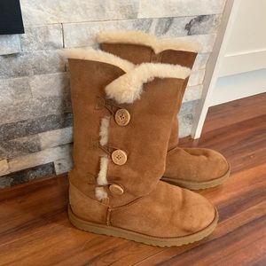 Girls UGG Bailey button boots. Girls 6/women’s 7.5